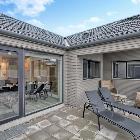 בית נופש In With Sauna *